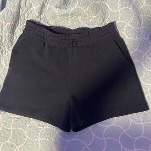 lululemon black soft stream high rise short 4” size 8
